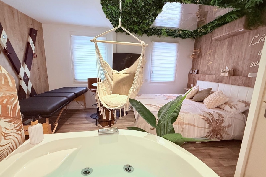 suite romantique avec spa privatif pour libertinage